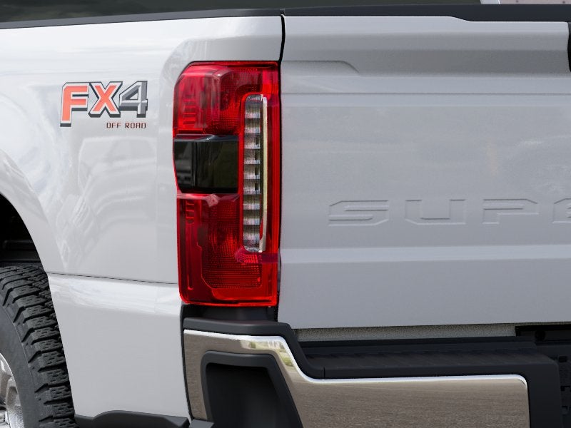 2027 Ford Super Duty F-350 SRW XLT